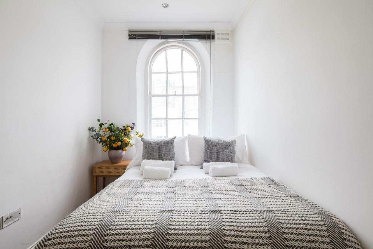 Gloucester Terrace By Lime Street *
