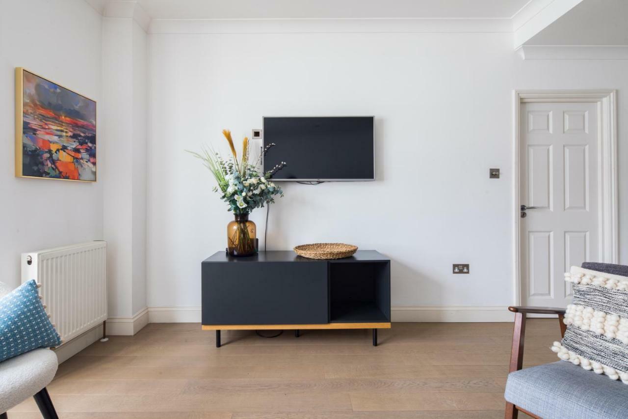 Gloucester Terrace By Lime Street London