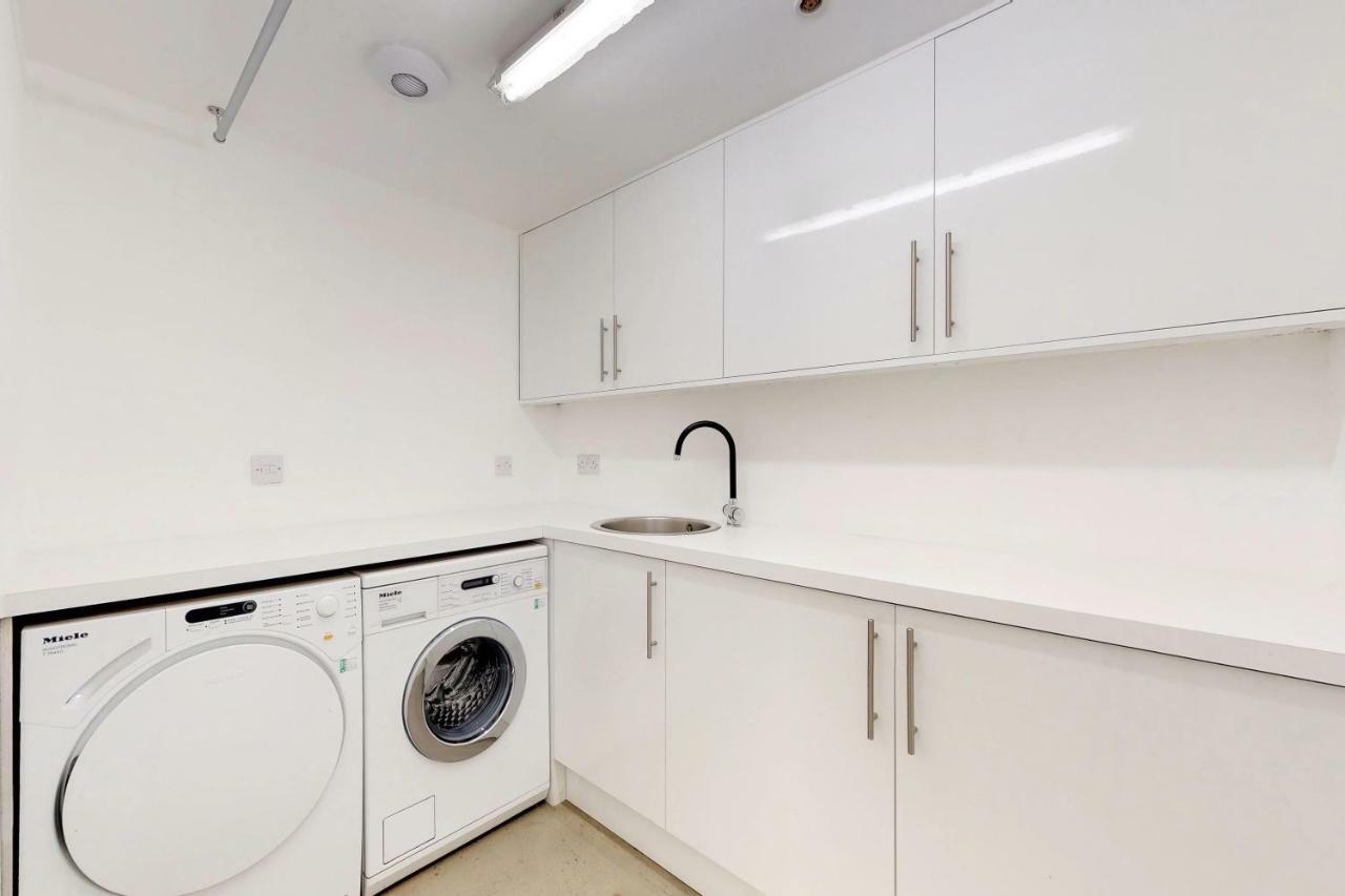 Amazingly Luxurious Loft Apartment, Soho - 3 Bedrooms, 2 Bath & Office London