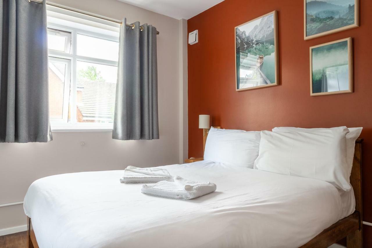 Palmers Hillspring At Willesden London