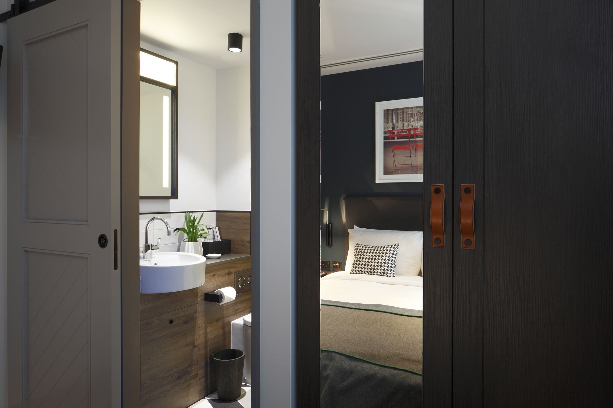 By Marriott Bridge Hotel London
