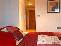 St Georges Wharf Apartment *