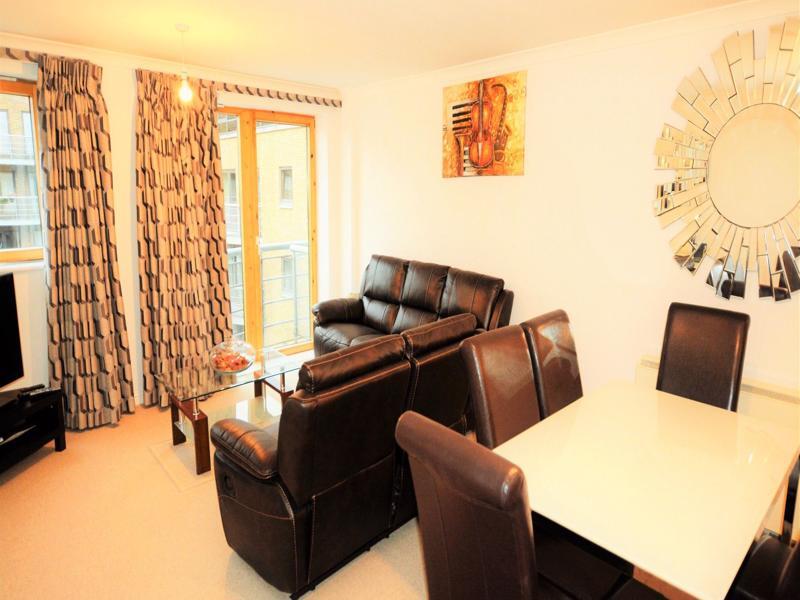 Zen - Docklands Apartment