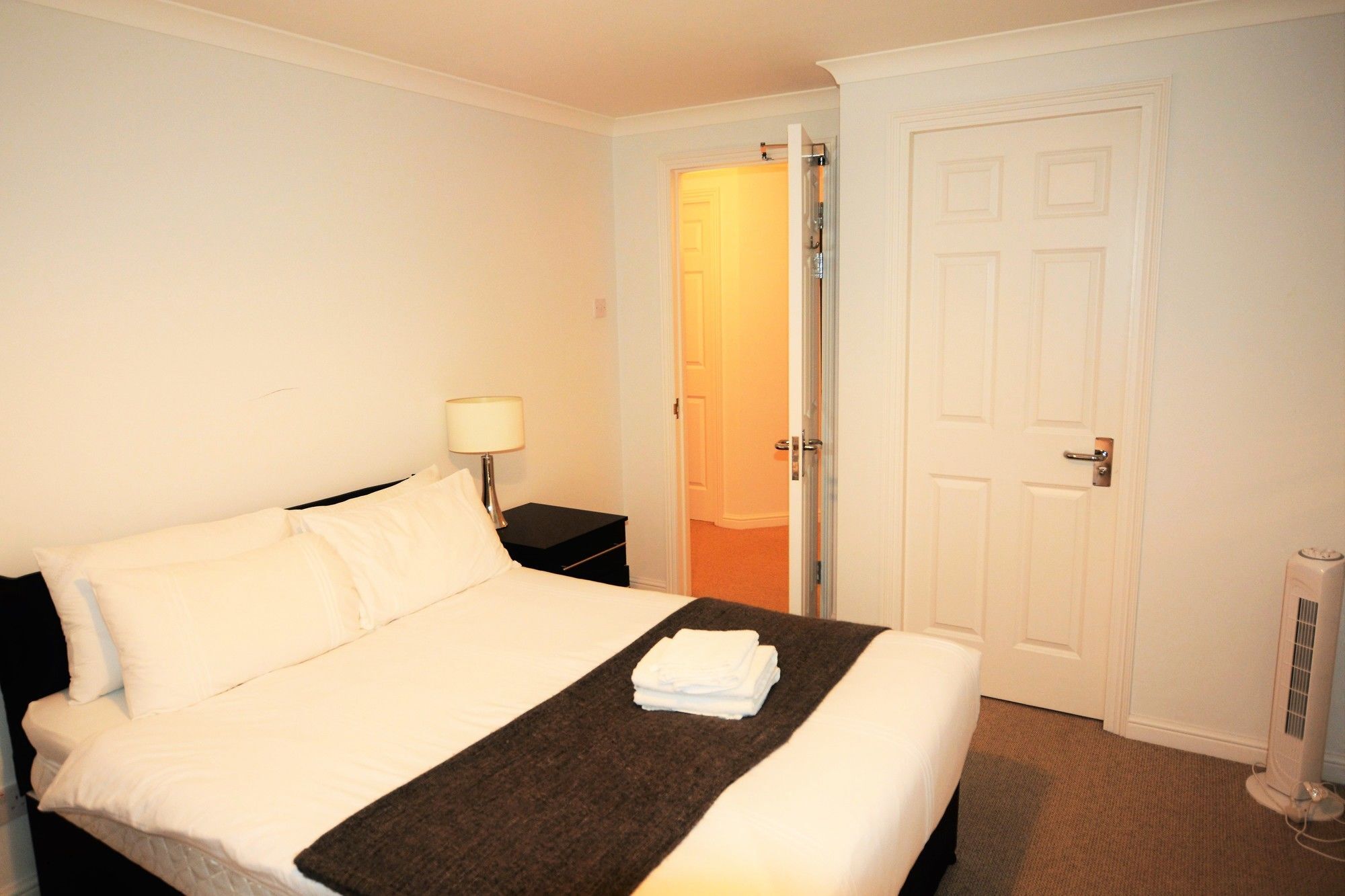 Zen - Docklands Apartment London