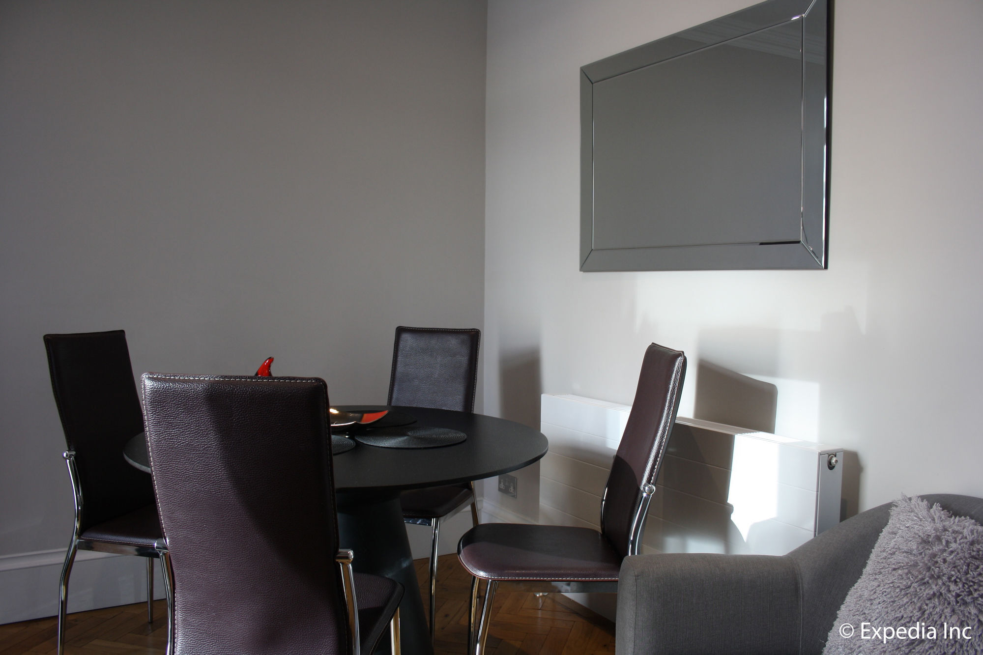 Barons Court Apartment