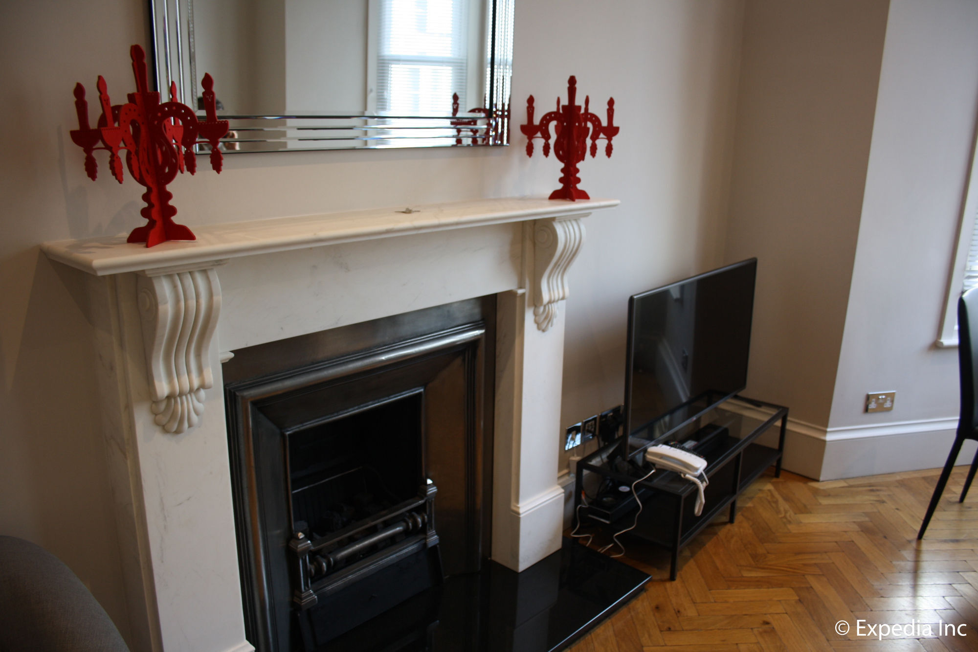 Barons Court Apartment *