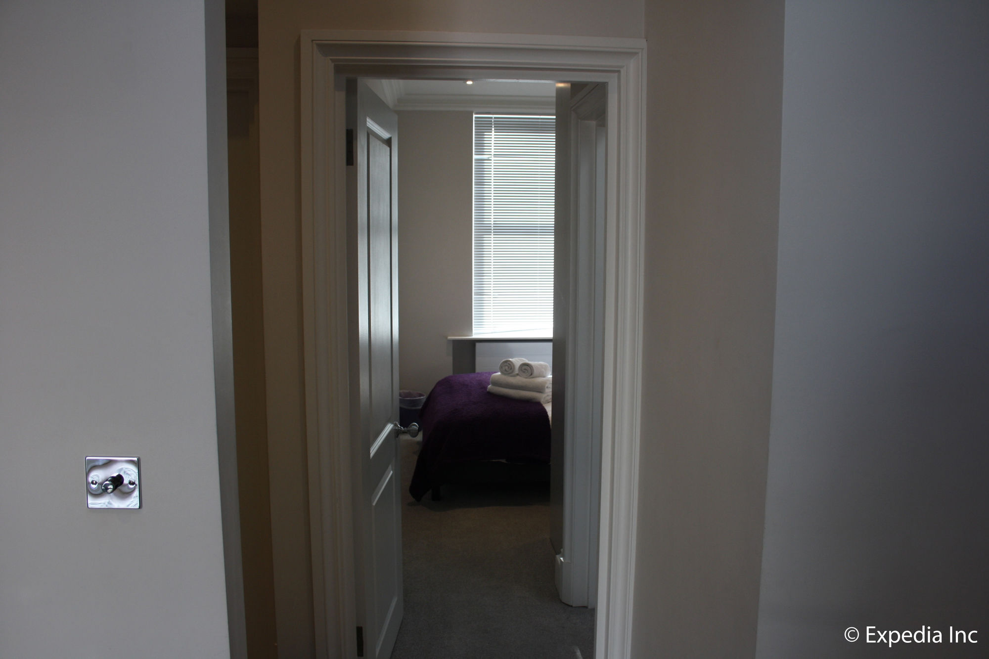 Barons Court Apartment London