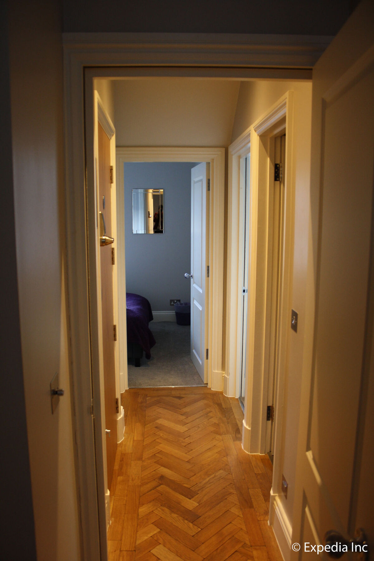 Barons Court Apartment *