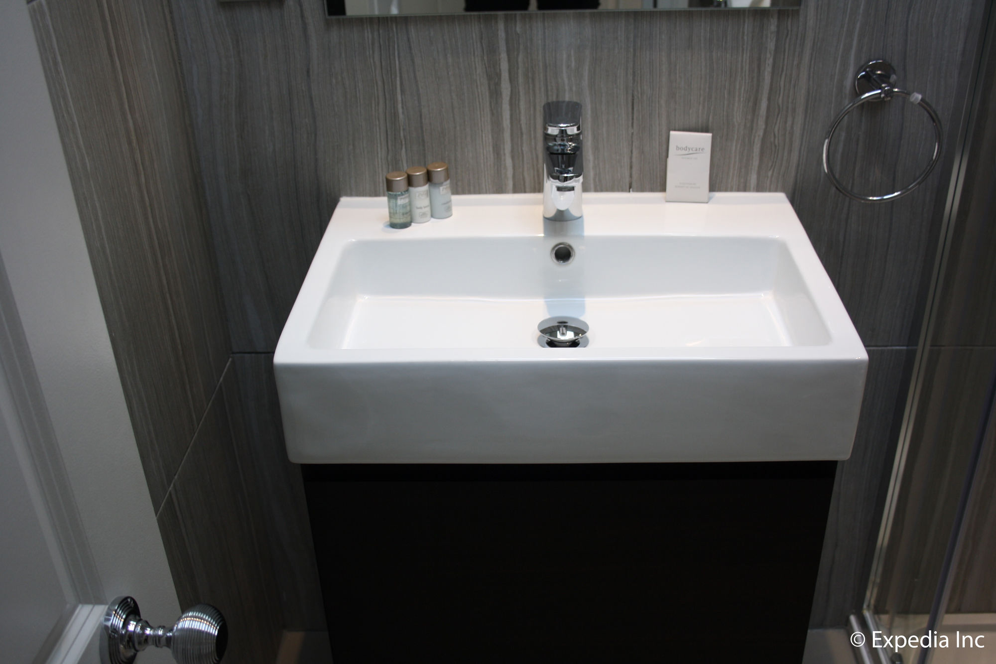 Barons Court Apartment *