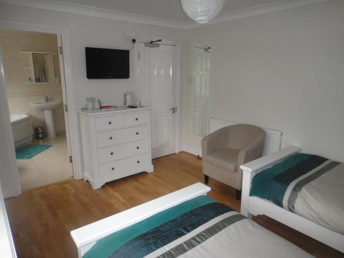 Guest house The Oaks London