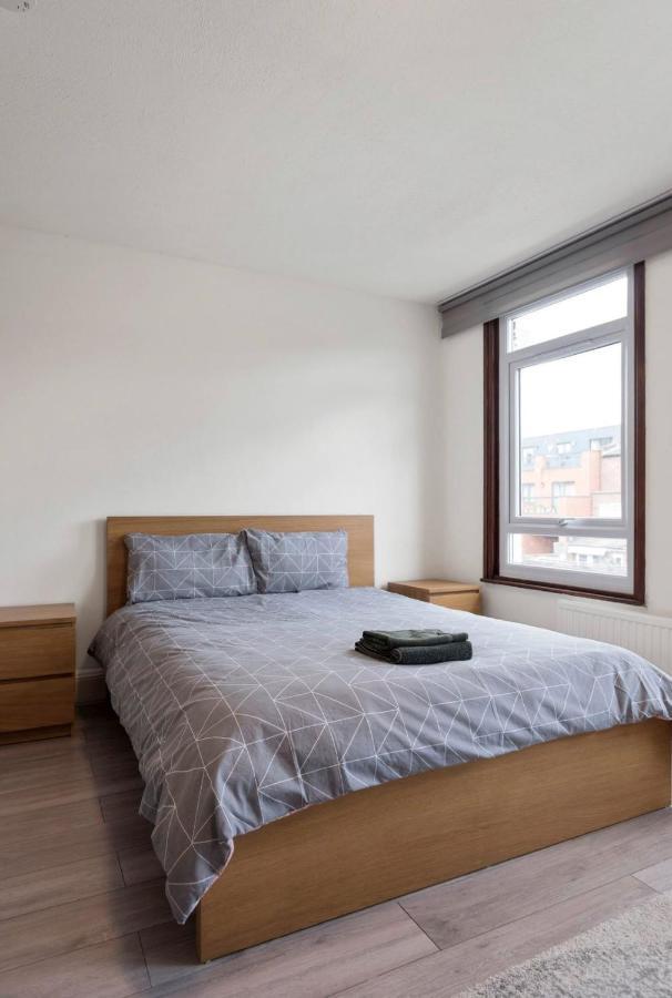 89 Mayes Road London