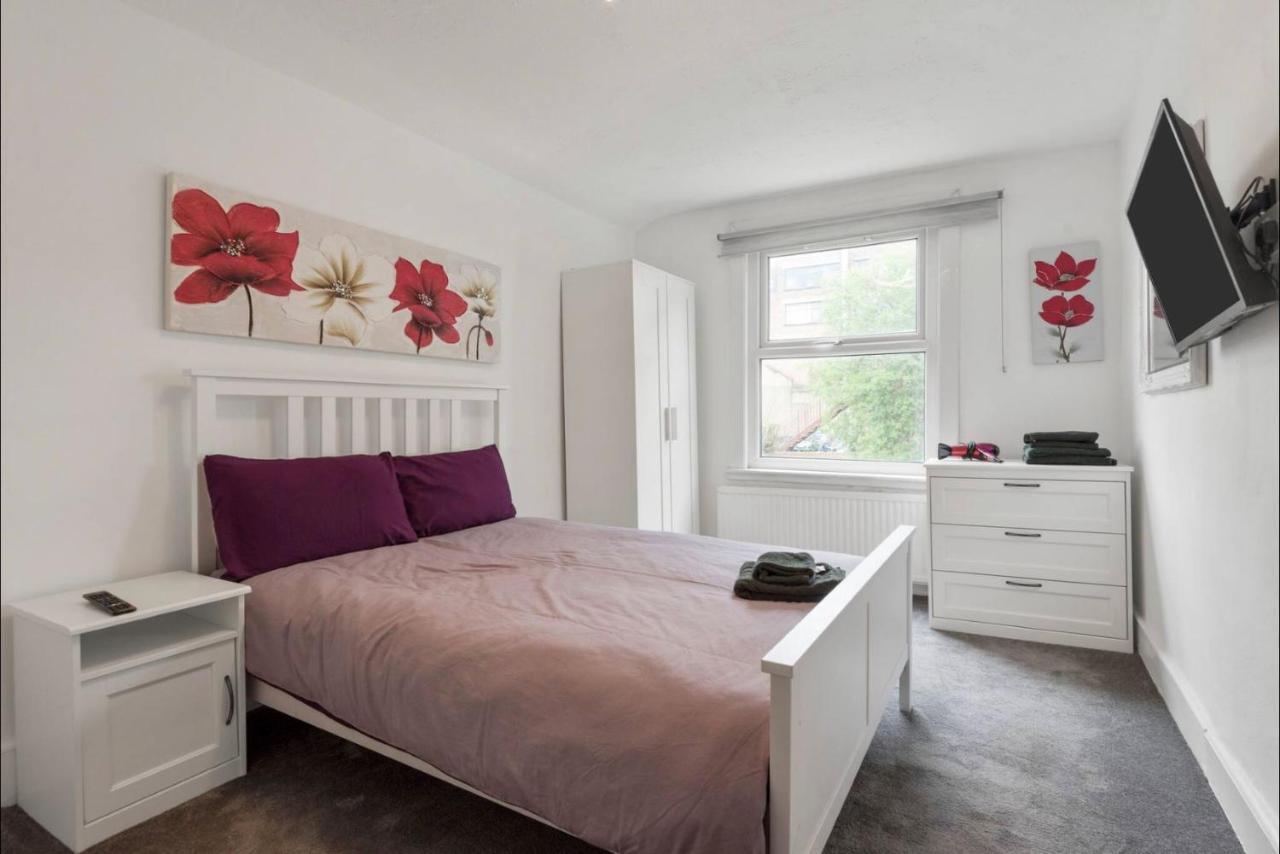 Holiday home 89 Mayes Road London