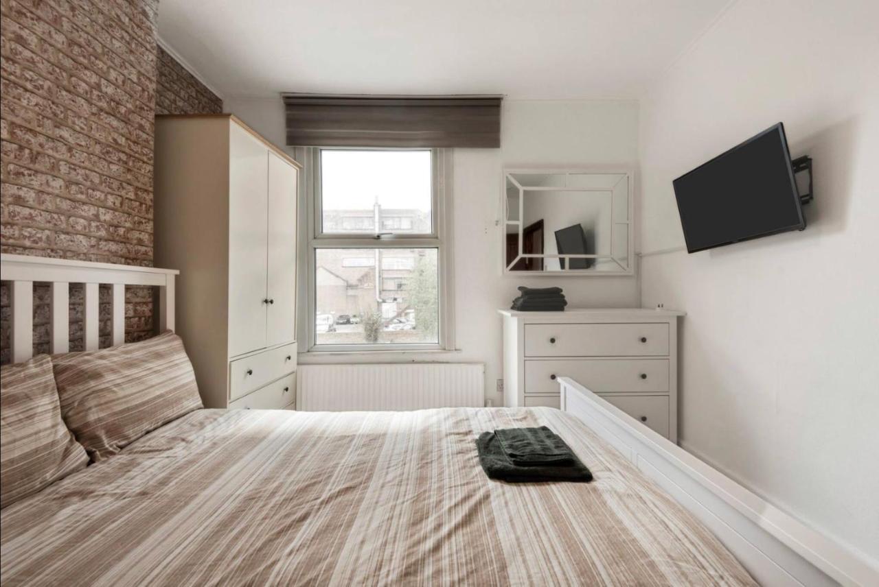 Holiday home 89 Mayes Road London