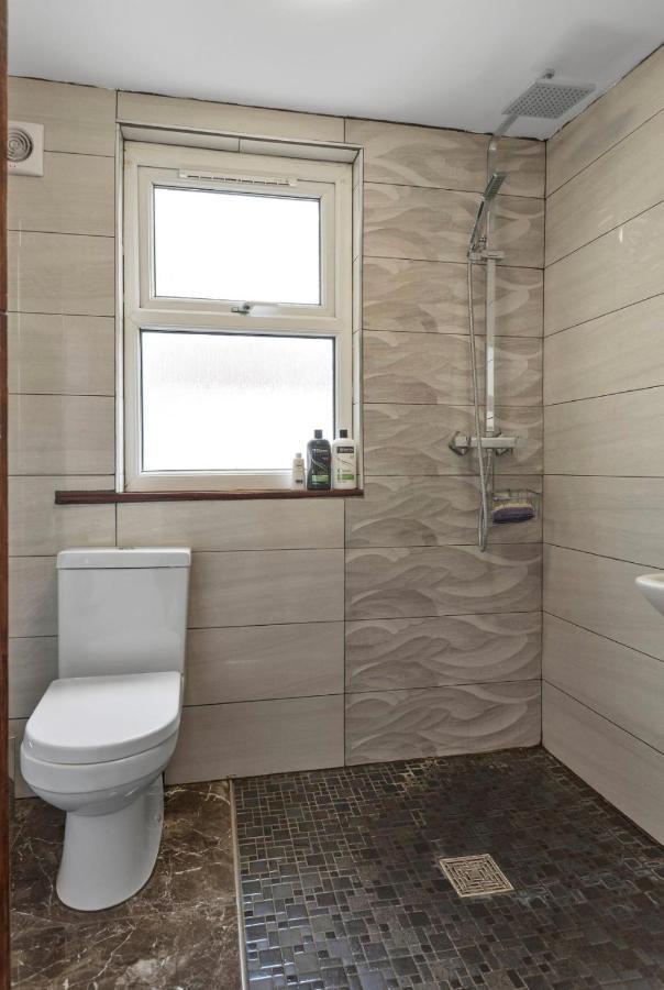 89 Mayes Road London