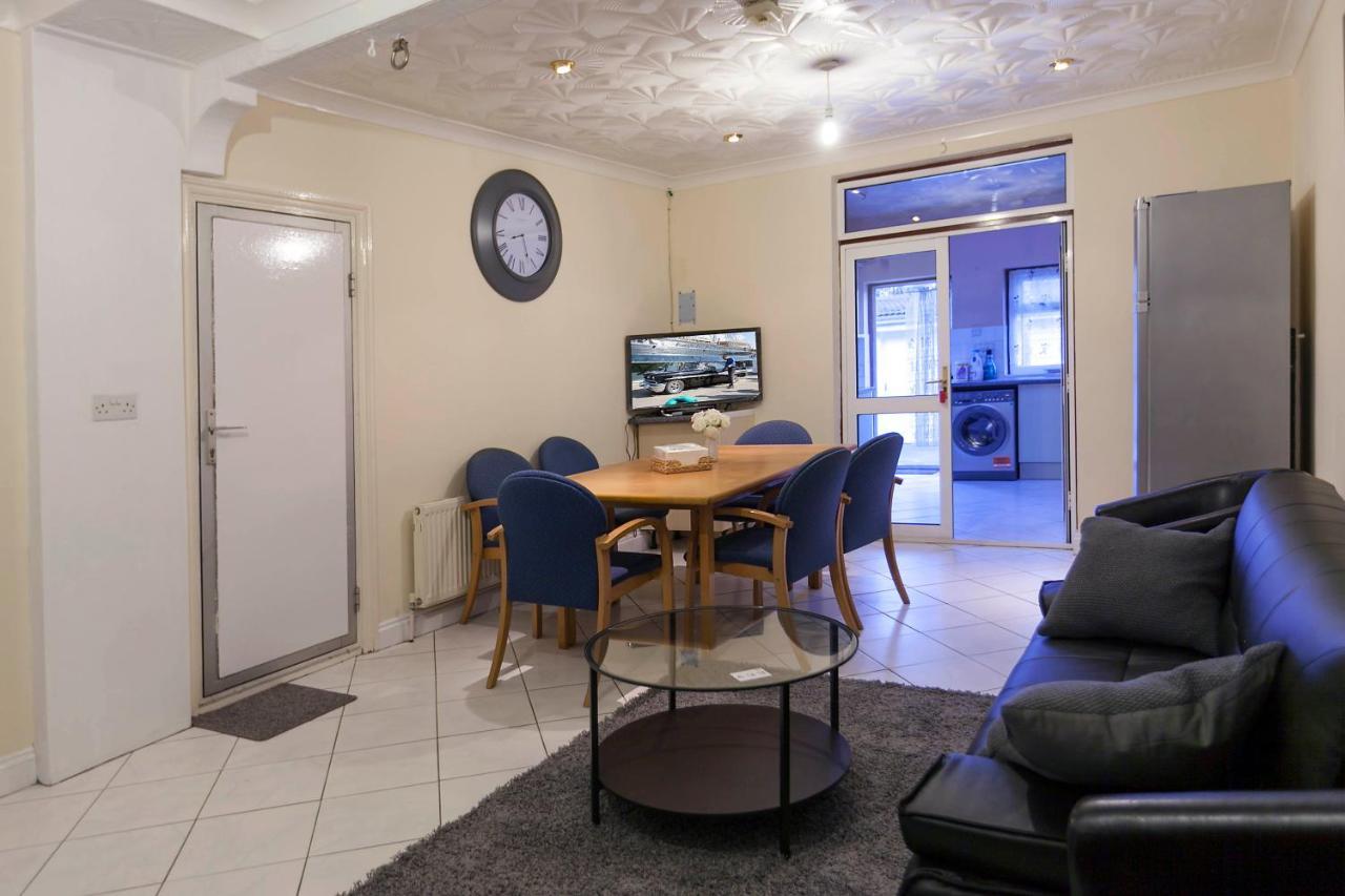 Adam Short Guest house 3*