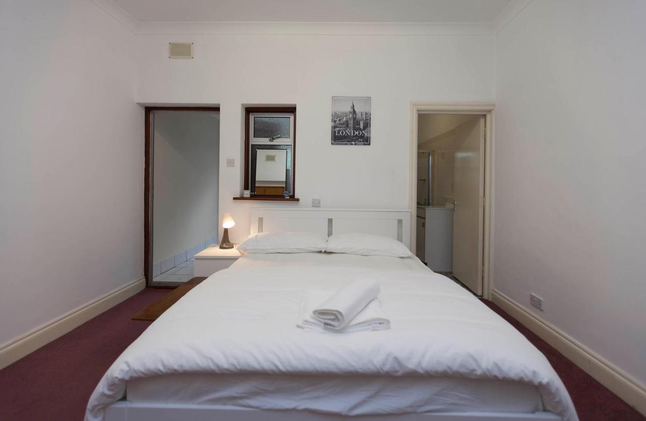 Adam Short Guest house 3*