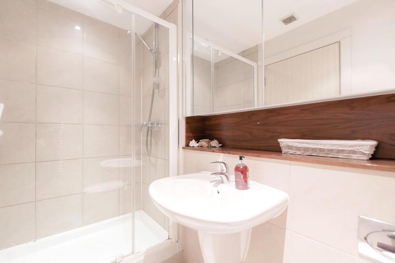 Chelsea / Imperial Wharf - Bright, Modern, Sunset View London