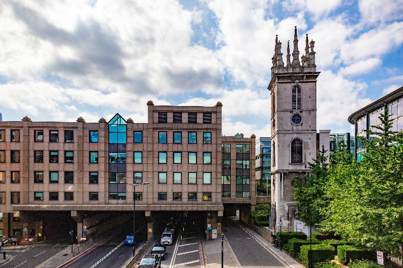 Luxurious Sir John Lyon Serviced Hotel *