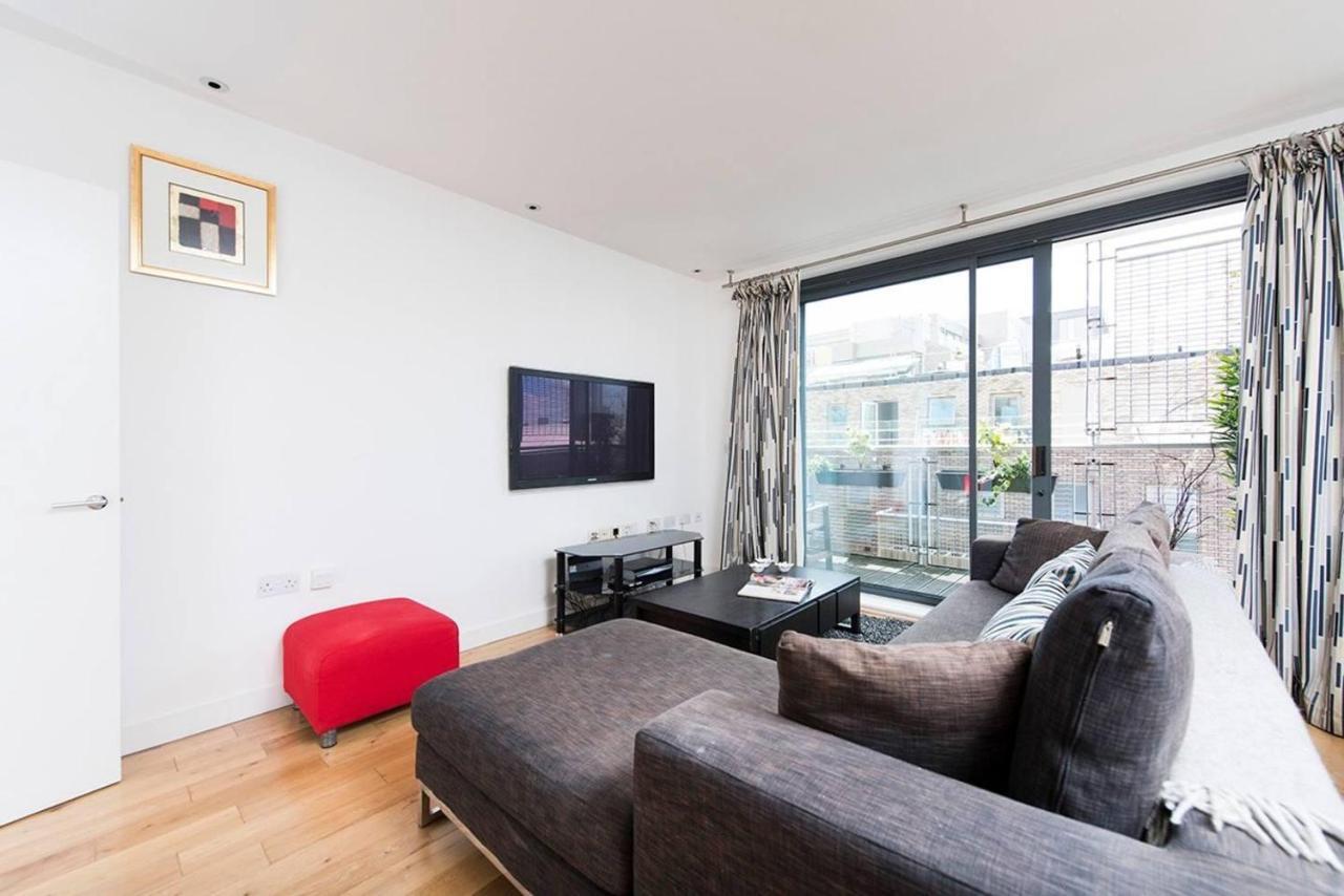 Stylish 2 Bedroom Flat With Balcony In Apartamento Londres
