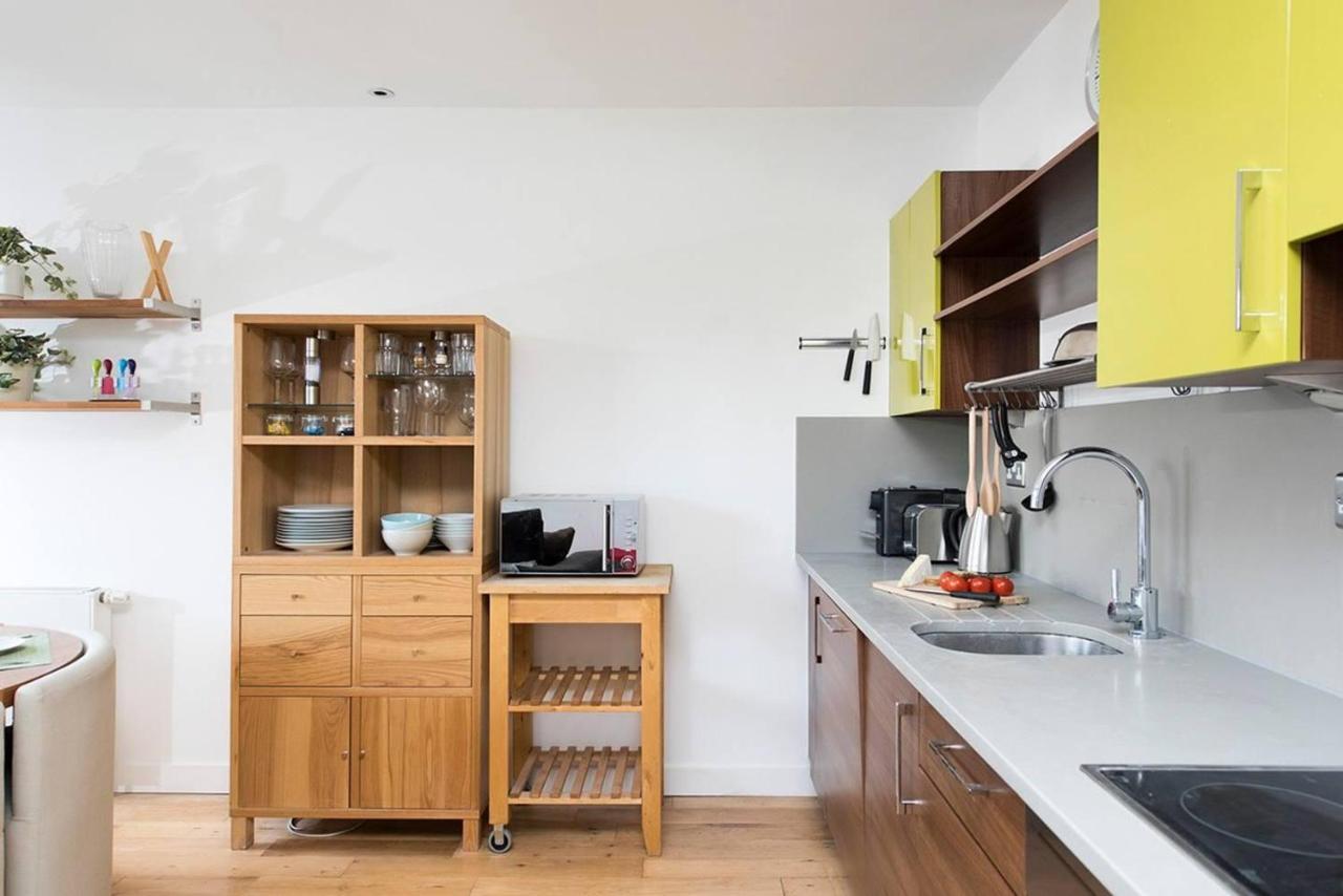Apartment Stylish 2 Bedroom Flat With Balcony In *