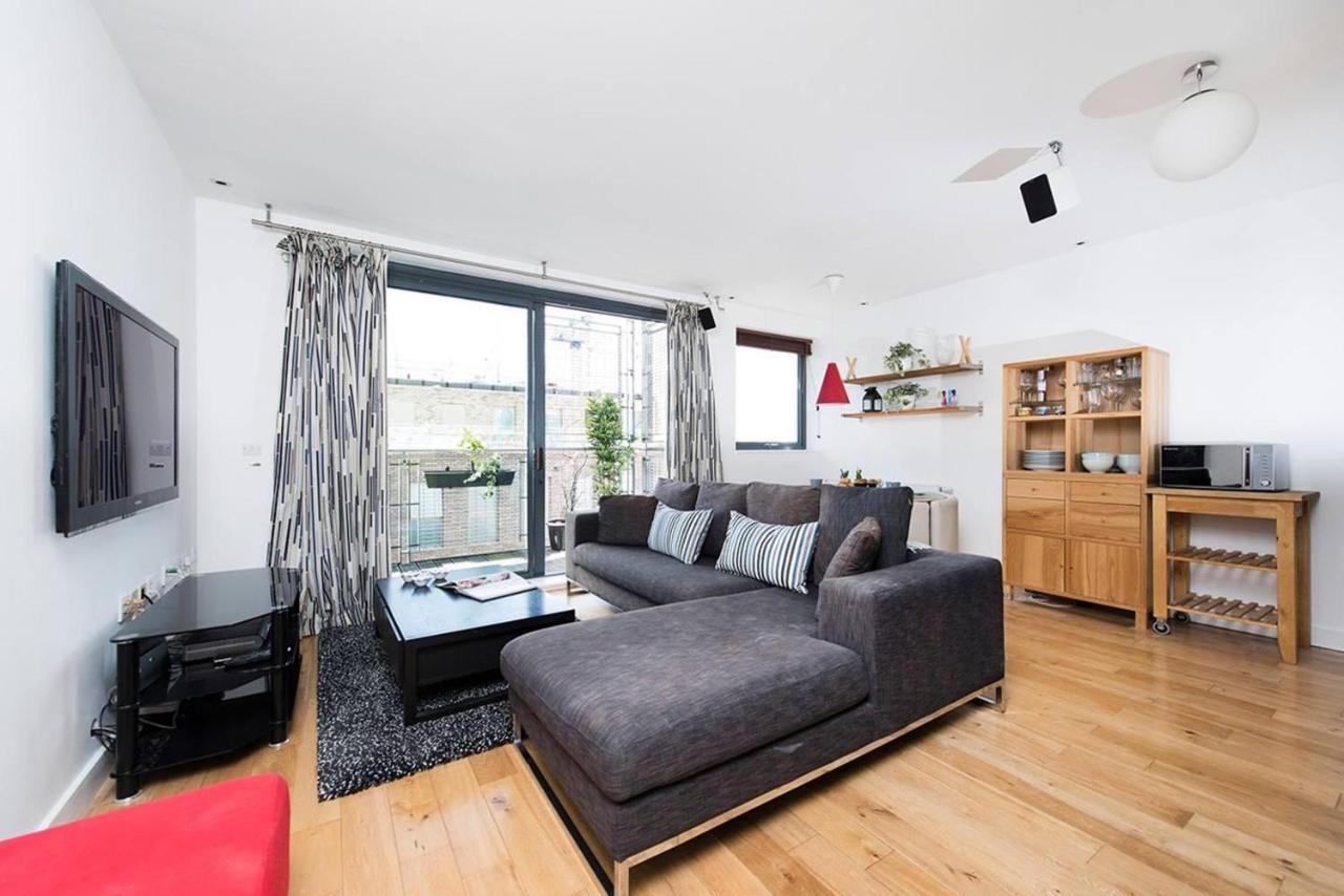 Stylish 2 Bedroom Flat With Balcony In Apartment *