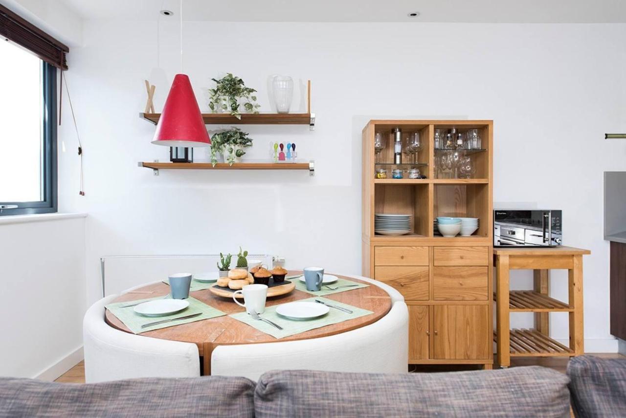 Apartamento Stylish 2 Bedroom Flat With Balcony In *