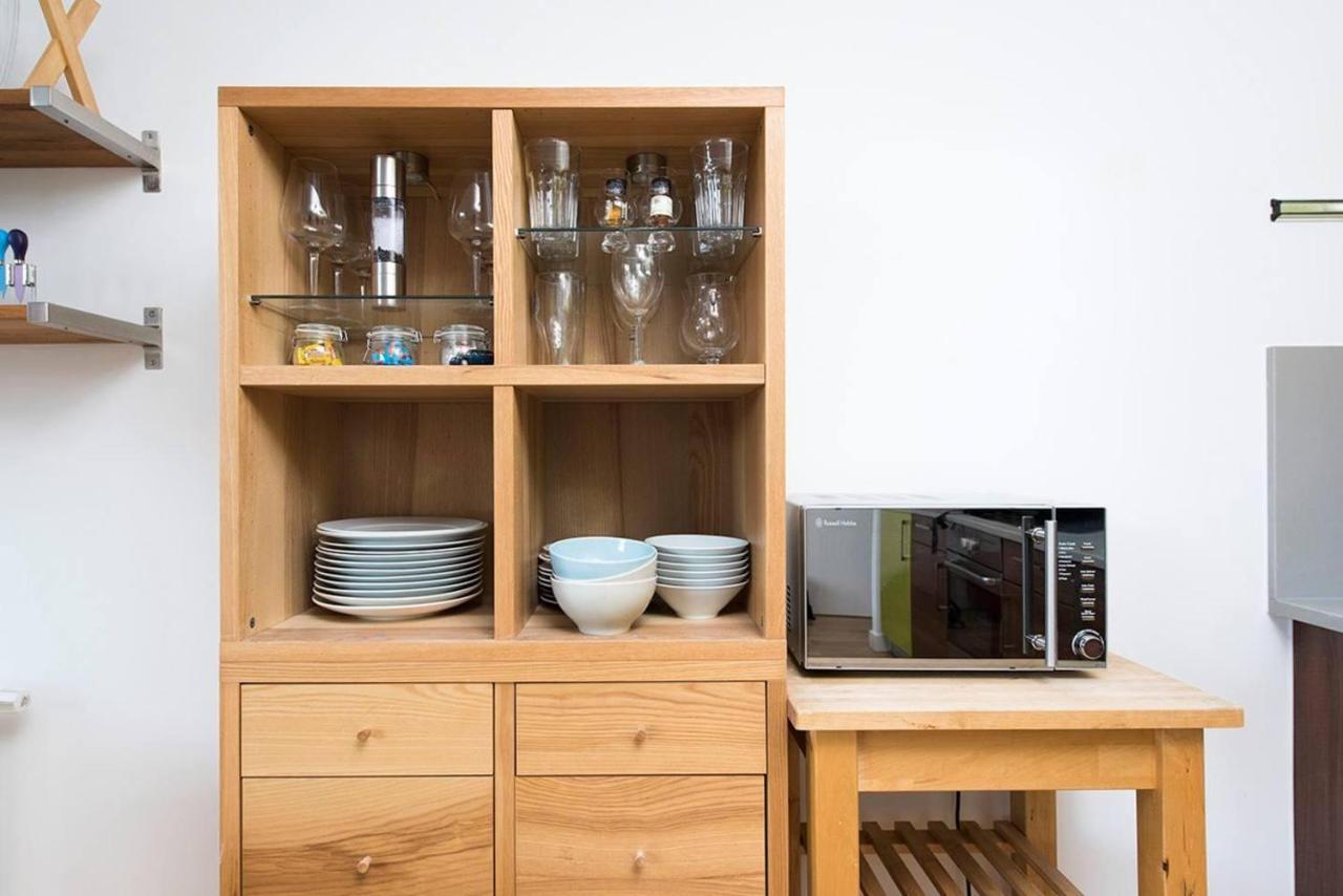 Stylish 2 Bedroom Flat With Balcony In Apartment *