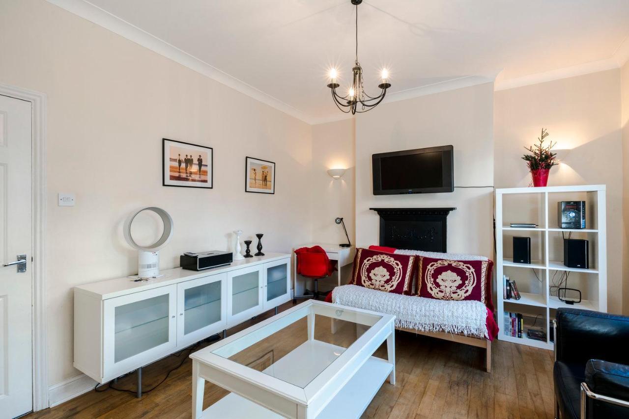 2 Bedroom Modern On Historic Marylebone Lane Apartment London