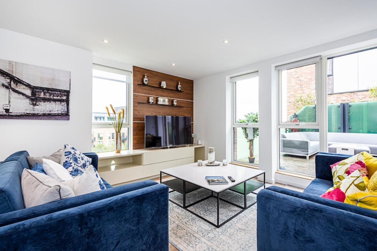 Apartment Chiswick Park 3 Bed 3 Bath West London - Parking