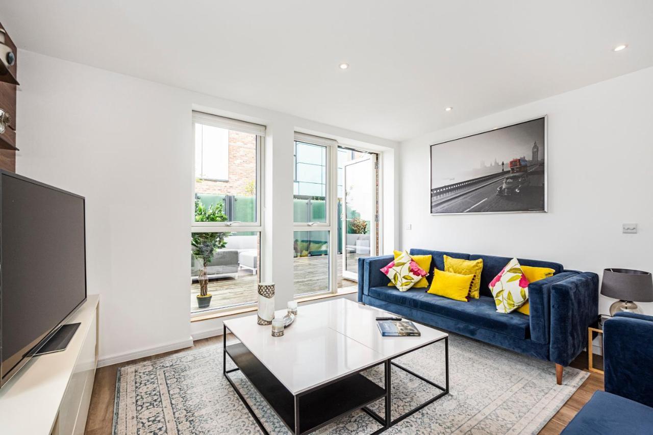 Chiswick Park 3 Bed 3 Bath West - Parking Apartment *