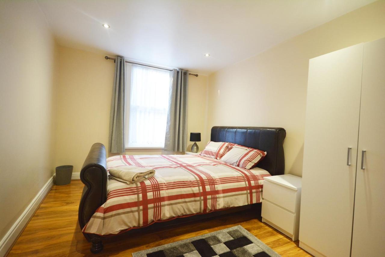 Zone 2 Three Bedroom * Londres