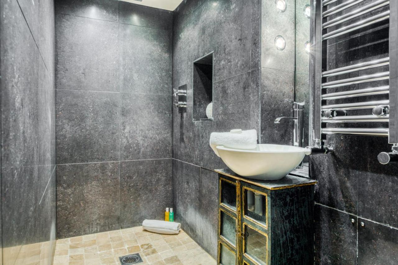 2bed W/ Covered Patio, 5 Mins To Paddington Stn