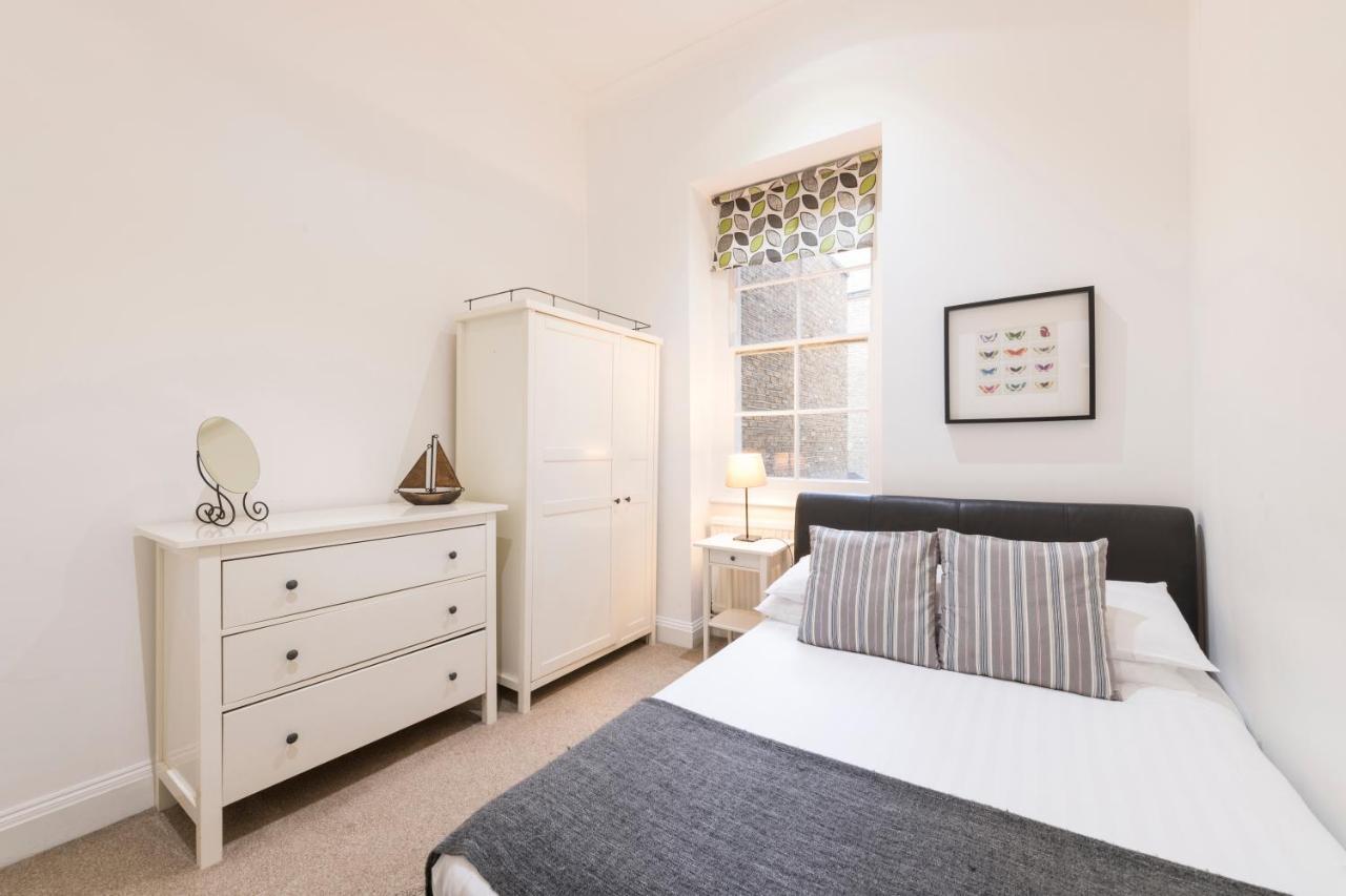 Lupus Street Apartment *