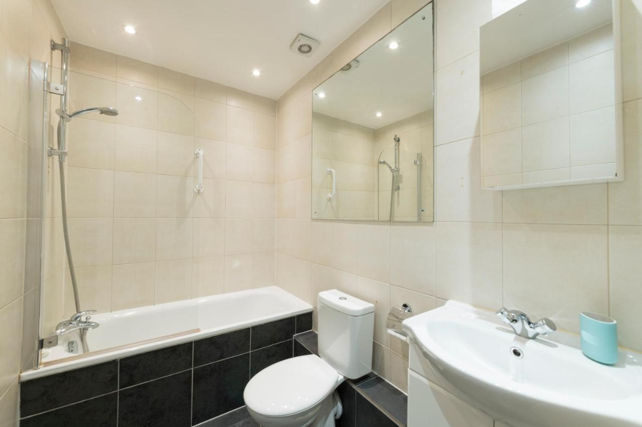 Apartment Lupus Street London
