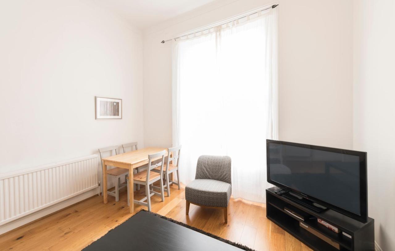 Lupus Street Apartment