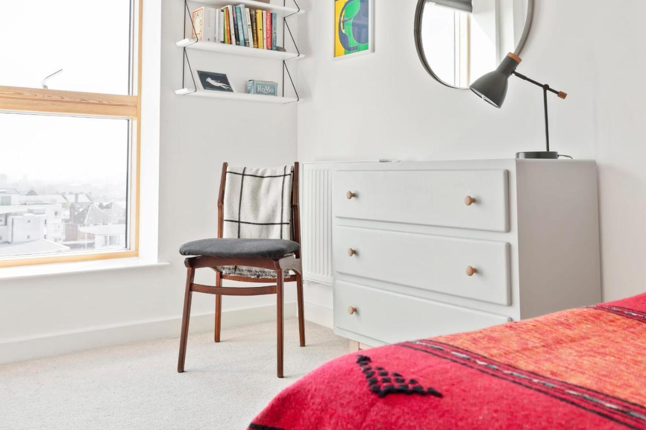 Apartment Stunning 2-bed Flat W/balcony In Dalston London