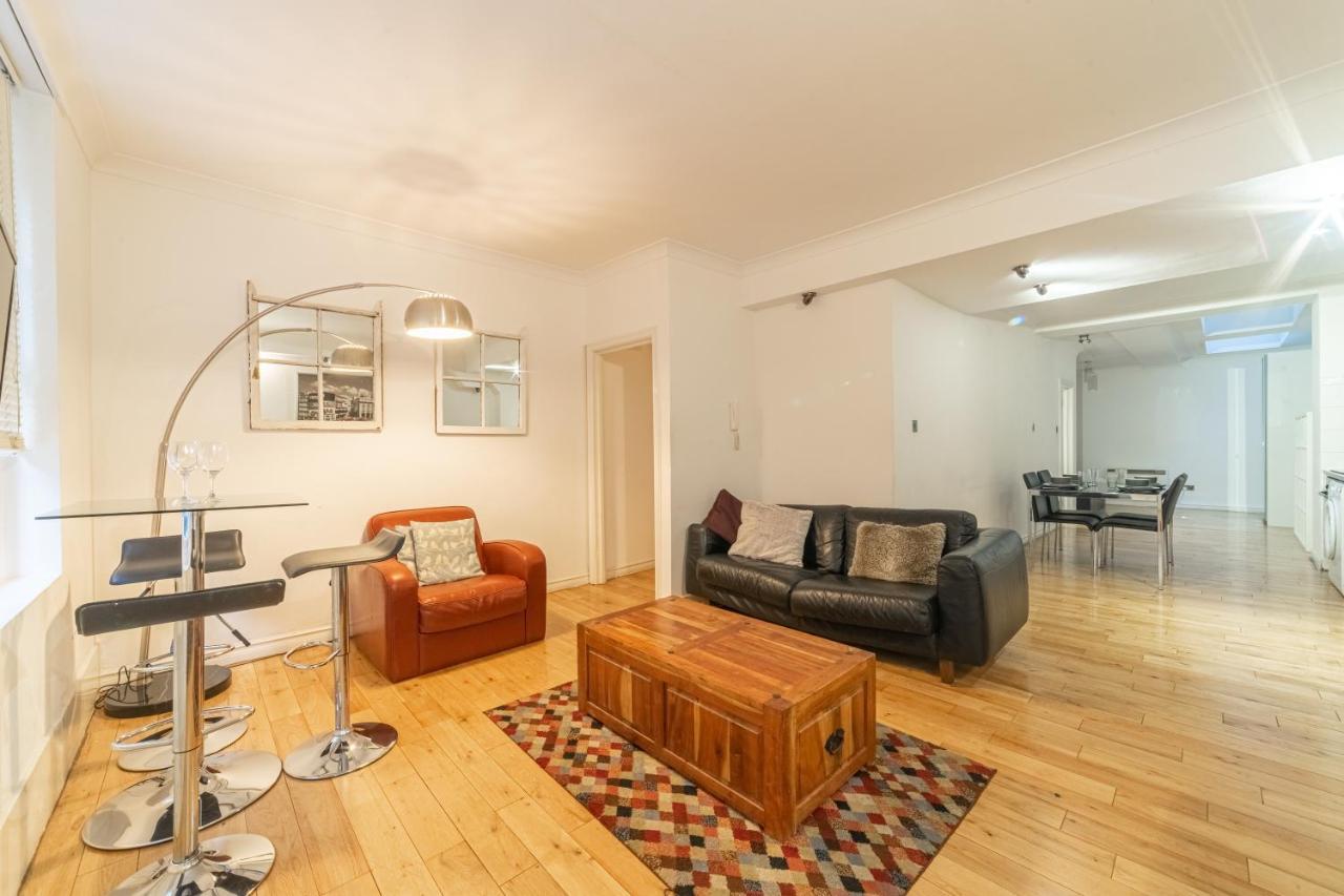 Piccadilly Circus Stylish Studio * London