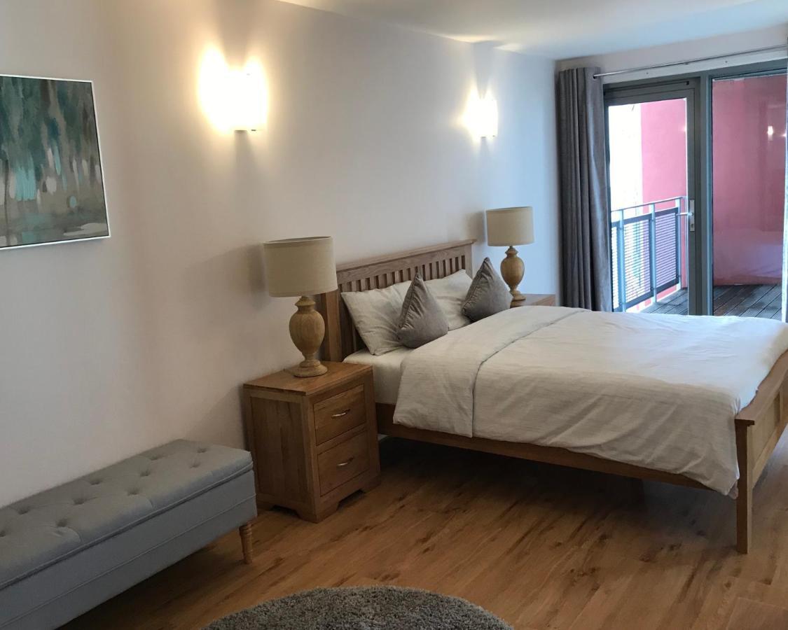 California Building Apartment London