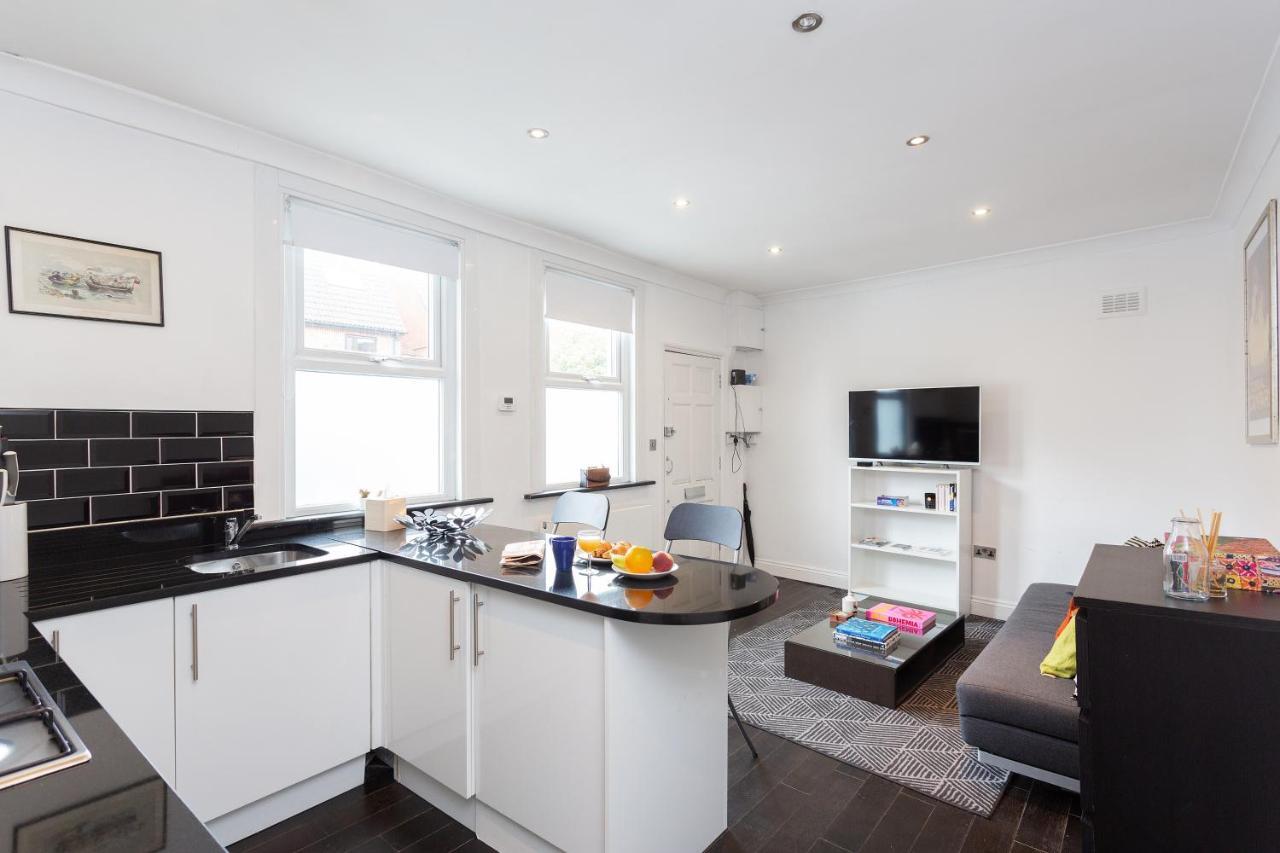 The Barons Court Gem Apartment