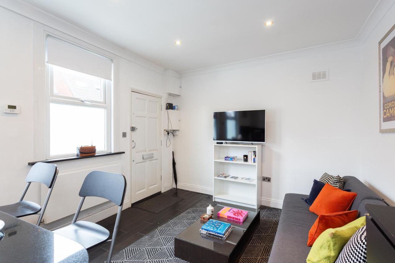 The Barons Court Gem Apartment