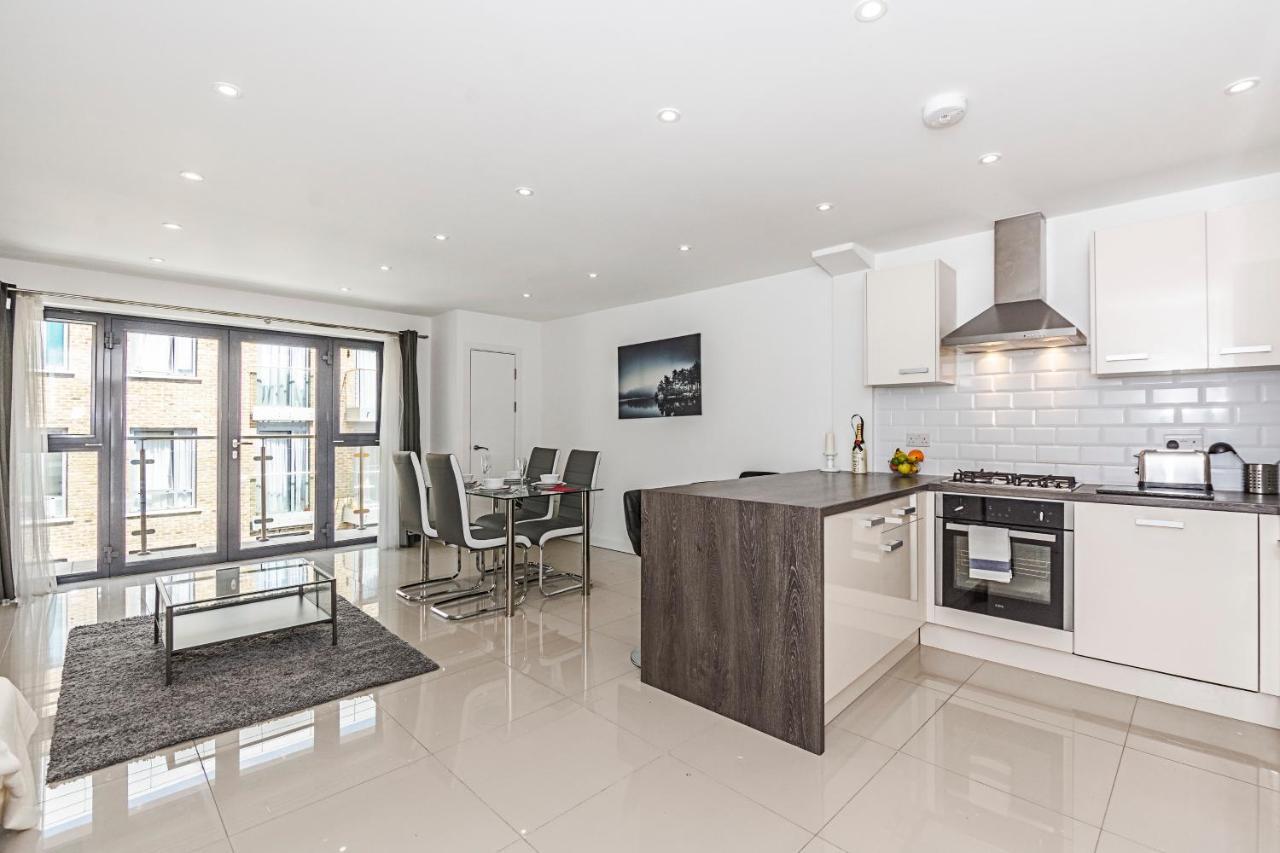 Beautiful Canary Wharf Apartment