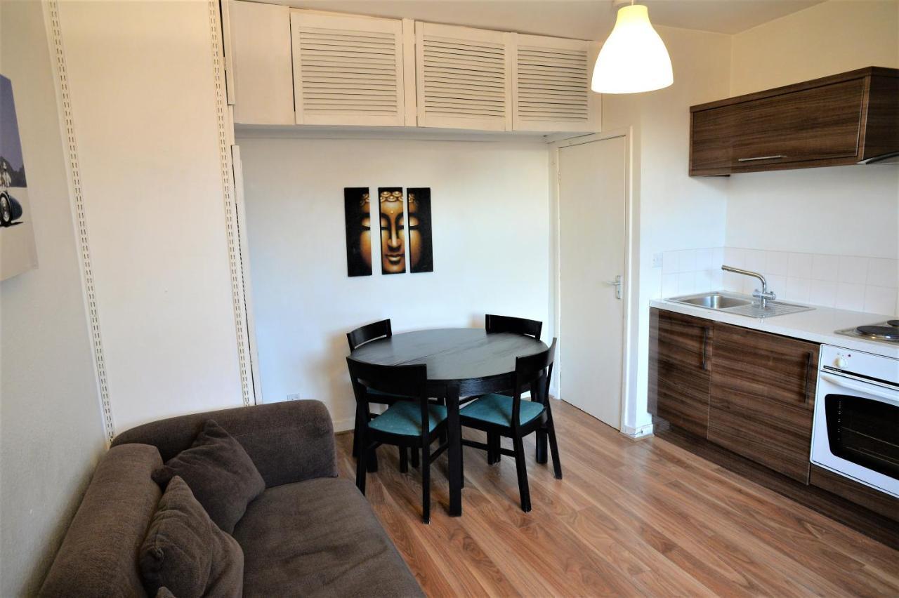 Near Hyde Park Sleeps 4 London