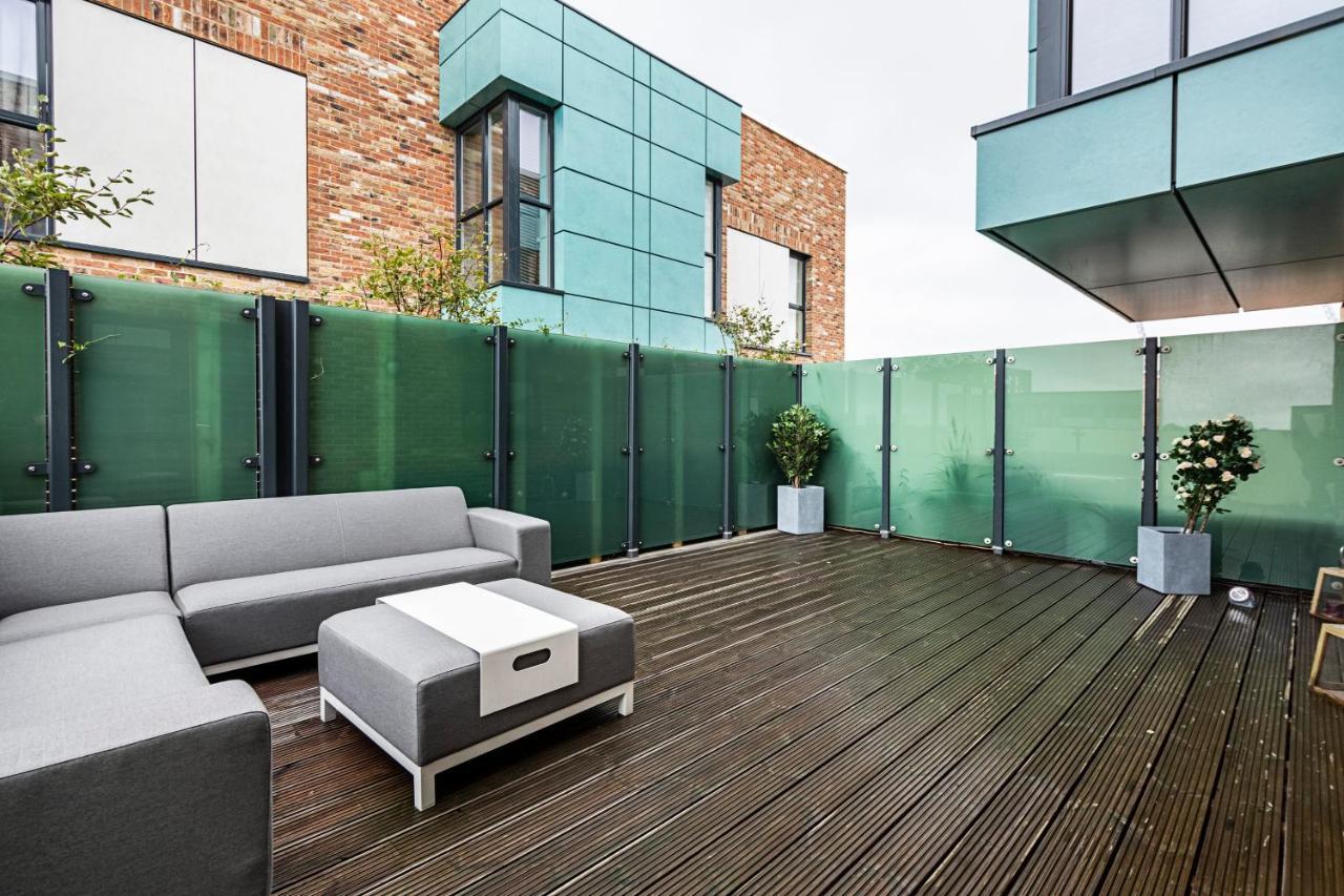 Apartment Chiswick Park 3 Bed 3 Bath West London - Parking