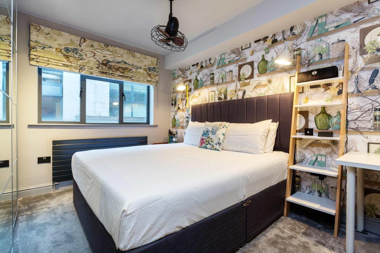 Veeve - Queen's Mews London