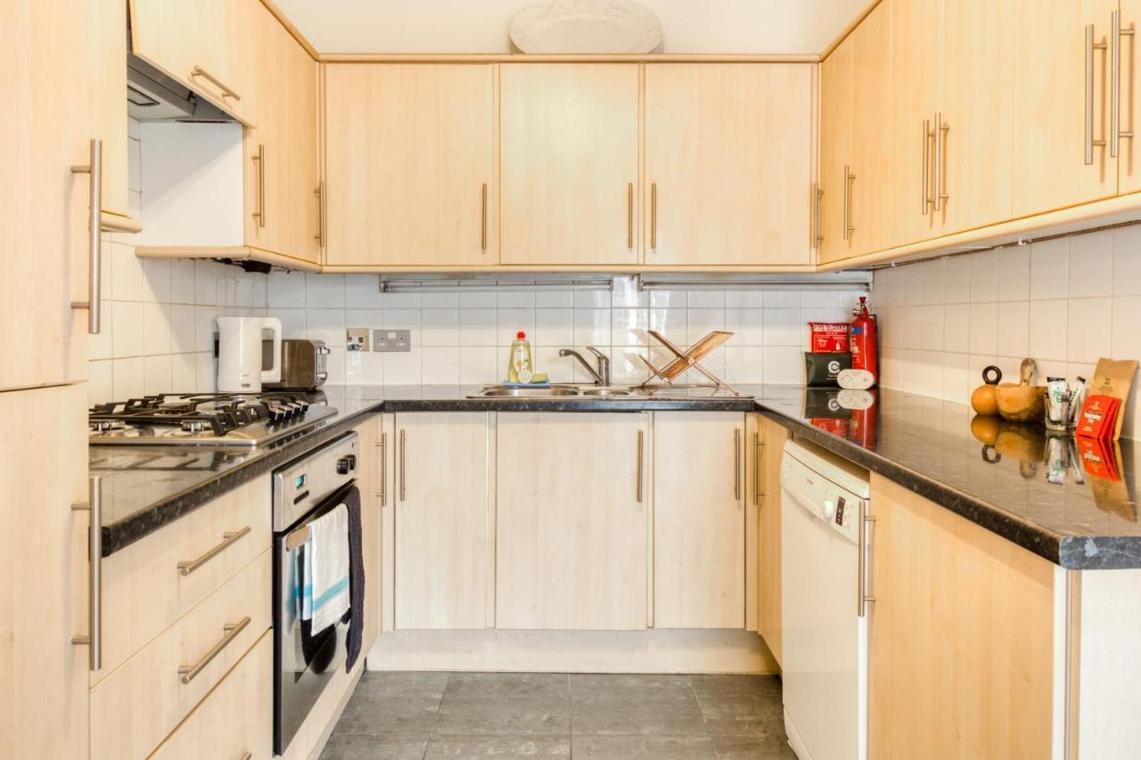 2bed W/ Covered Patio, 5 Mins To Paddington Stn Apartamento
