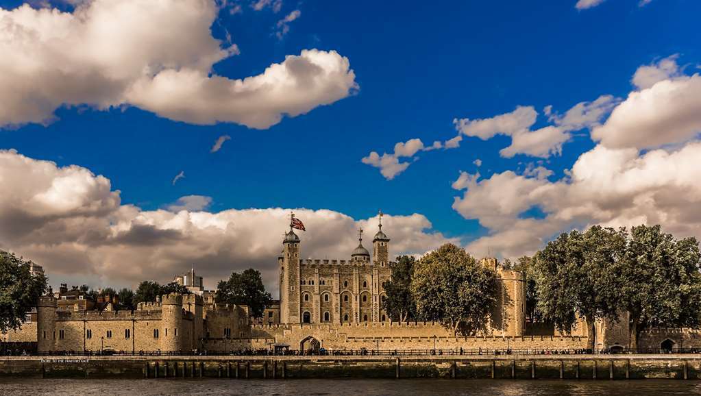 Hilton Hyde Park 4*
