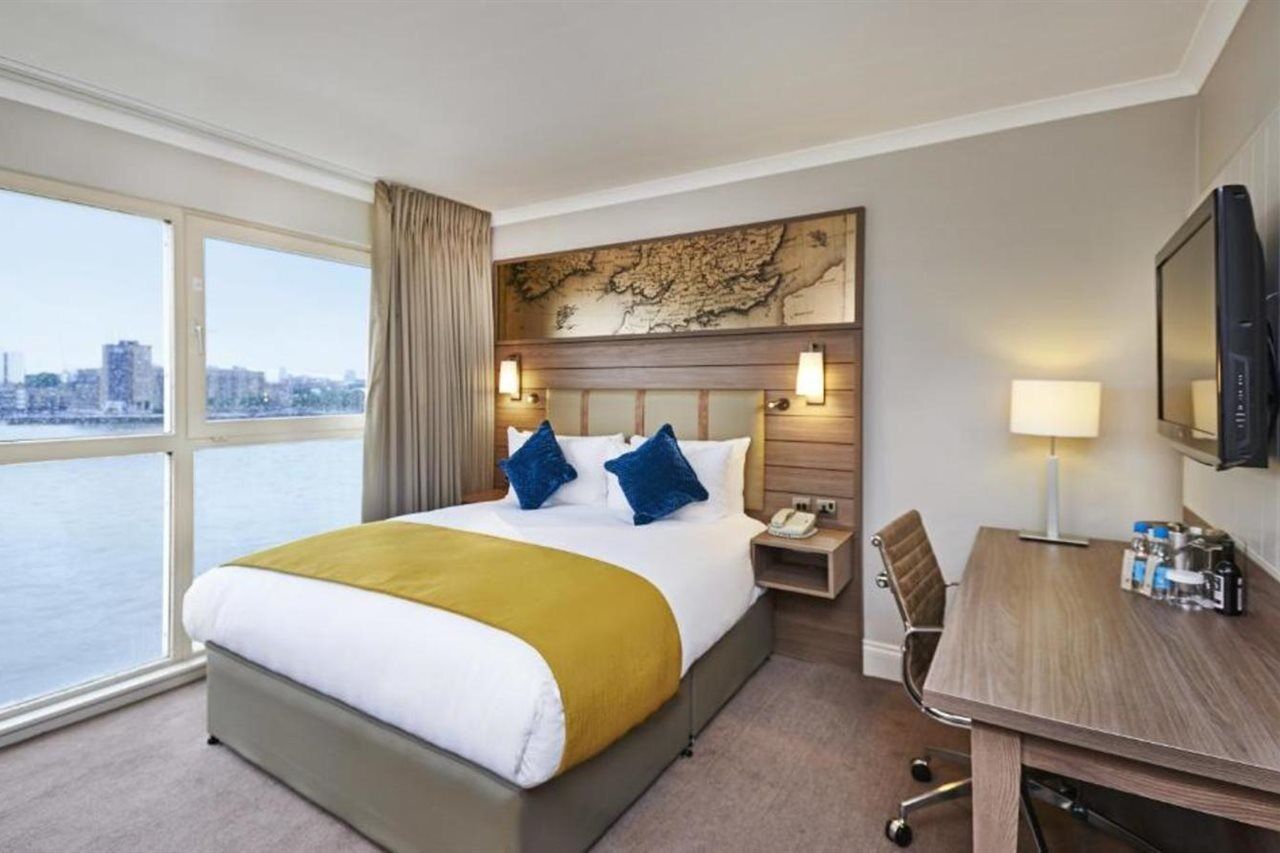 Doubletree By Hilton - Docklands Riverside 4*