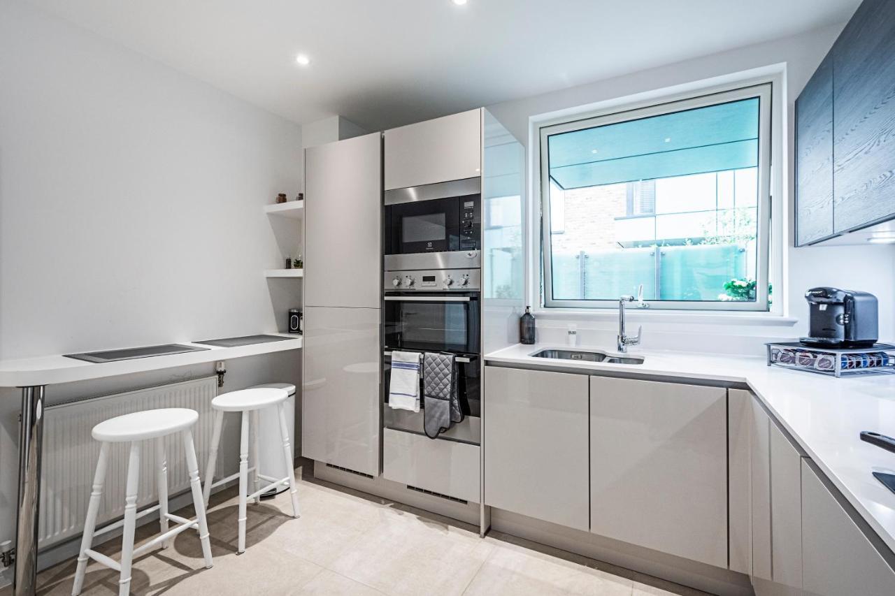 Chiswick Park 3 Bed 3 Bath West London - Parking *