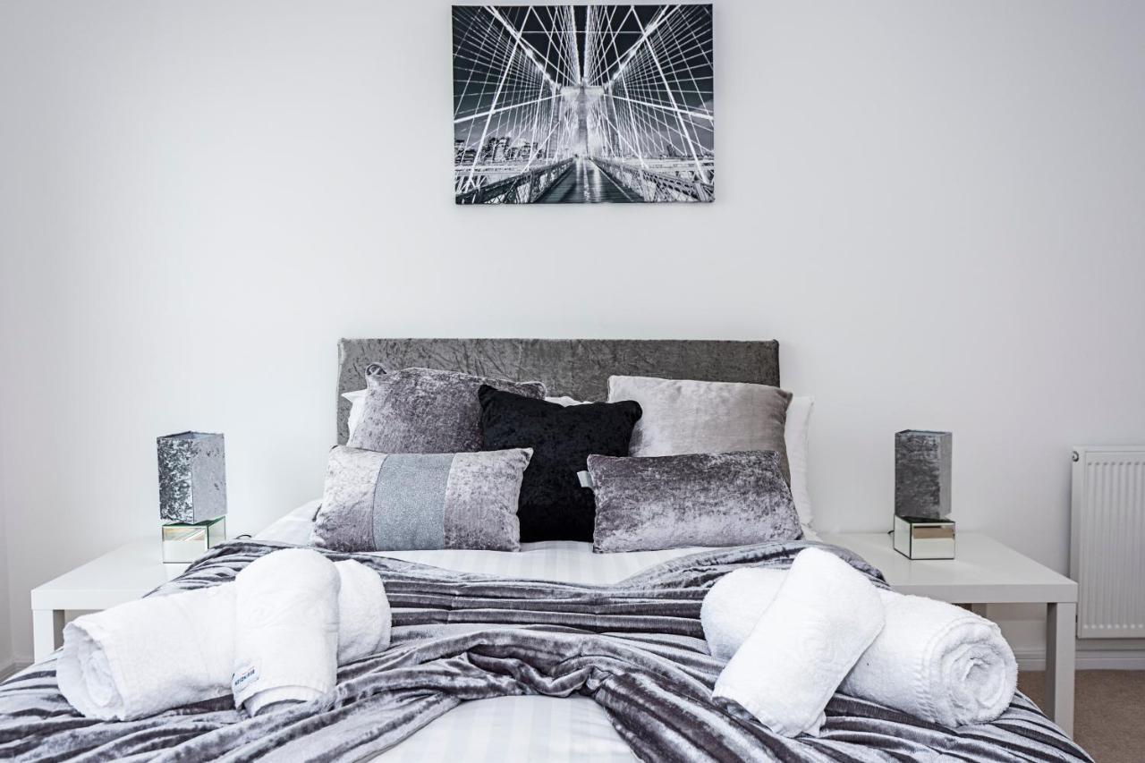 Chiswick Park 3 Bed 3 Bath West London - Parking * London