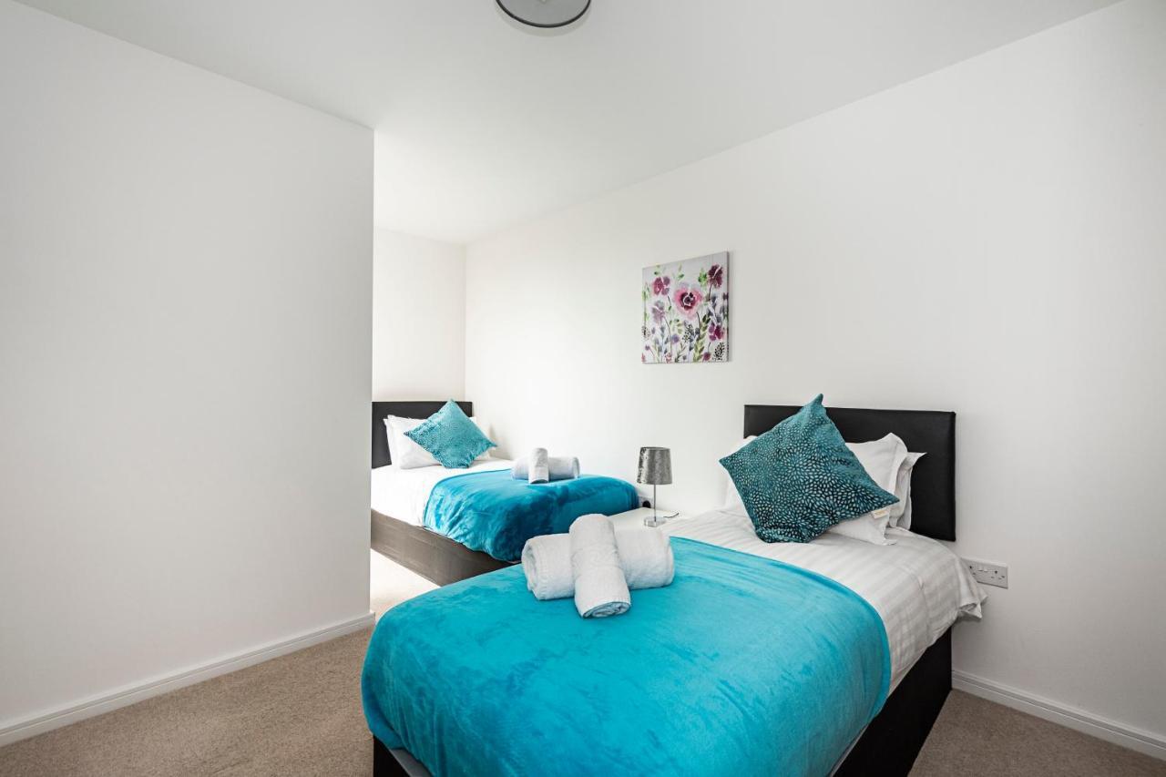 Chiswick Park 3 Bed 3 Bath West London - Parking * London